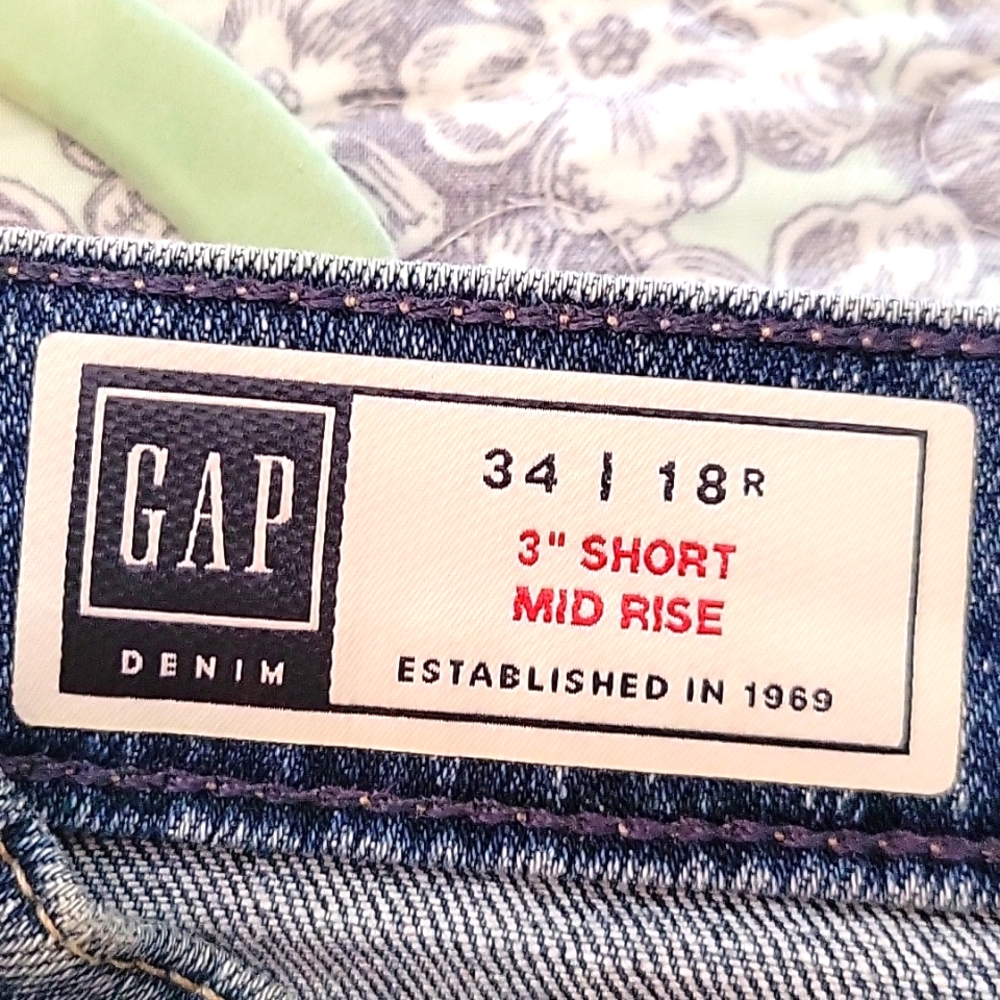 GAP denim shorts - Picture 3 of 3